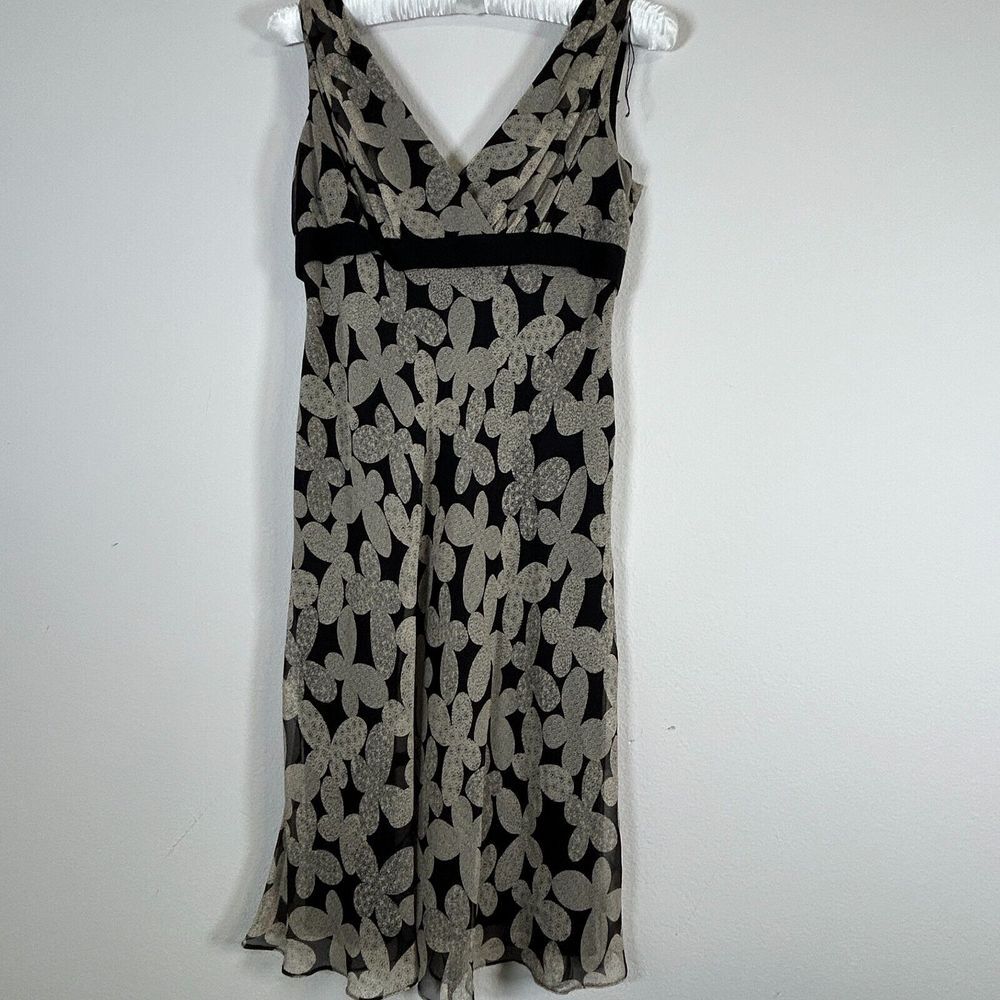 Maggy London Petites Black Cream 100% Silk Cocktail‎ Dress Size 10 V-Neck